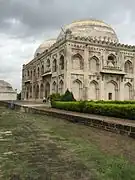 Tumba "doble" de Taj ud-Din Firuz Shah (1422), en Gulbarga