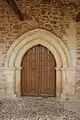 Puerta con arco apuntado.