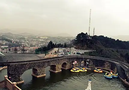 Montaña Suiza y Barcas del Estanque