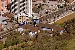 Vista de la Avenida Recoleta en su paso por la Iglesia la Viñita en la intersección con calle Santos Dumont.