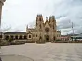 Iglesia y parque