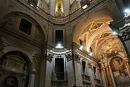 Interior de la iglesia de  Santa Cruz