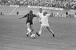 Partido entre DWS Amsterdam (rayas) y el RC Strasbourg (blanco) (4-1) en Amsterdam.