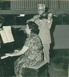 don José Ángel Rodríguez López al violín y su esposa doña Rita al piano