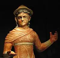 Otra estatua de terracota de Khalchayan, siglo&nbsp;I&nbsp;a.&nbsp;C.-siglo&nbsp;I&nbsp;d.&nbsp;C.  Museo Arqueológico de Termez.