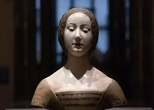 Busto de Isabel de Aragón.