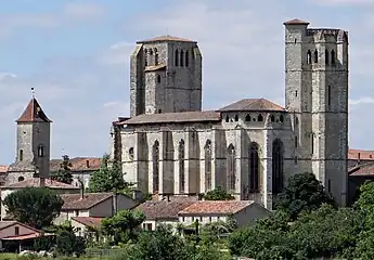 Vista del pueblo, con la colegiata