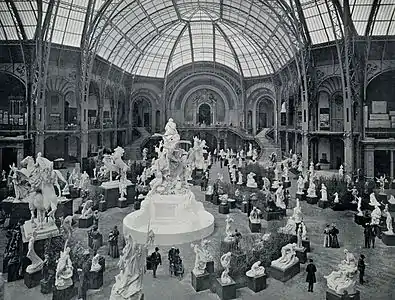 El interior del Grand Palais fue una enorme galería de escultura durante la Exposición de 1900.