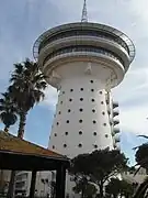 Phare de la Méditerranée (2000) de Palavas-les-Flots, hoy un restaurante giratorio en una antigua torre de agua