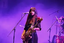 Paz Lenchantin. Bajo.