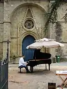 Concierto de Piano en el jardín de la iglesia