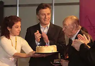 Godoy junto a Mauricio Macri en un homenaje en su honor el día de su 90° cumpleaños.