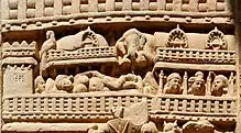 Maia sueña con un elefante mientras concibe a Buda, en Kapilavastu; Sanchi.