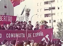 Merche Comabella interviniendo en el mitin del PCE en San Blas el 21 de mayo de 1977