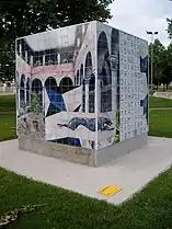 'Poliedro' (Fernando Renes, 2021), escultura memorial del campo de concentración, en el Parque Alcalde Emiliano Bajo