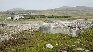 Paisaje montañoso que rodea al arroyo.