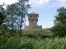 Reconstrucción de la mota castral de Oostkapelle (Zeelanda, Países Bajos).