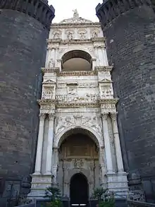 El majestuoso Arco Triunfal.