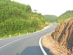 Carretera Nacional 18 pasando por la  Provincia de Quảng Ninh