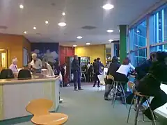 Sala de espera en una estación de autobús británica, 2010