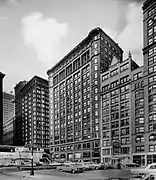 El edificio en los años 1960.