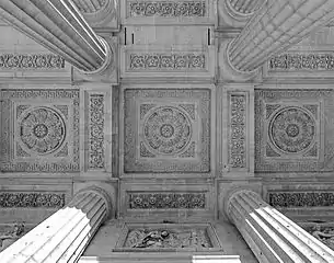 Intradós con casetones.