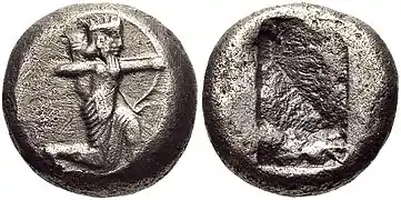 Siclo de tipo II (rey lanzando flechas), desde la época de Darío I hasta la de Jerjes I. Ca. 505-480&nbsp;a.&nbsp;C.