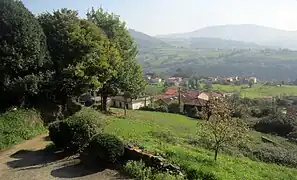 Paisaje de Aces visto desde la bajada de la Iglesia en una mañana otoñal.