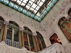 Detalle de los vitrales de la claraboya.