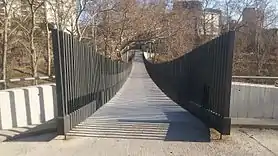 Vista de la Pasarela de Sant Pere desde el acceso de las Iglesias.