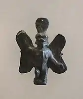 Estatuilla de bronce de Pazuzu en cuclillas. Museo del Louvre.