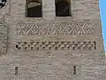 Detalle de la torre de la iglesia de Perdiguera.