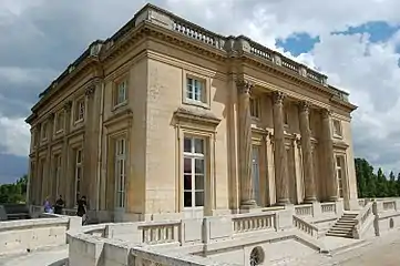 Fachadas norte y oeste.