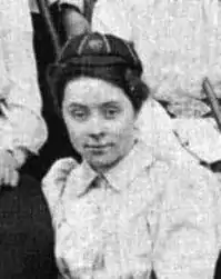 Philippa Garrett Fawcett, recorte de una fotografía de 1891 del equipo de hockey Newnham College