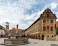 Plaza con el Steuerhaus y la fuente.