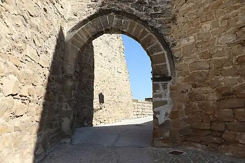 Puerta de los Santos o del Chiringote de cerca.