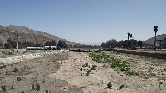 Río Copiapó seco a su paso por la ciudad homónima (2011)