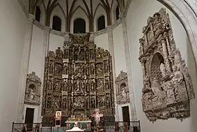 Interior y retablo de la Capilla del Obispo