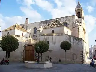 Fachada del evangelio de la parroquia de la O