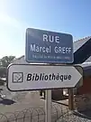 Calle de Marcel Greff, la cual da acceso a la Biblioteca Pública y el Colegio Público homónimo.