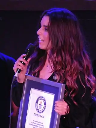 Ruth Lorenzo recoge el certificado de Guinnes World Records