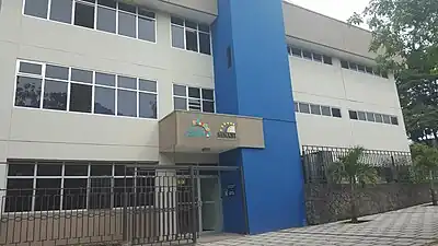 Fachada del SINABI, frente al parque nacional