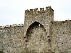 Una torre pequeña en el sector oeste de la Puerta Sur de la muralla
