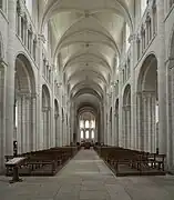 La nave, mirando al ábside