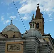La cúpula de la capilla es un emblema de la ciudad en la Piazza del Popolo
