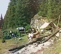 Campamento nocturno al lado de una roca en la orilla del Chusovaya (Sergéi Prokudin-Gorski, 1912)