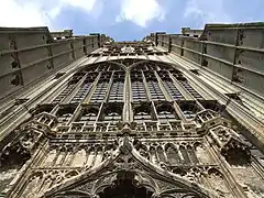 Traceria sobre la puerta occidental