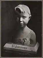 Busto de Juan Bautista de niño (foto de 1915)