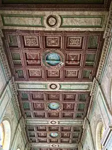 Cielorraso de latón, nave de la iglesia.