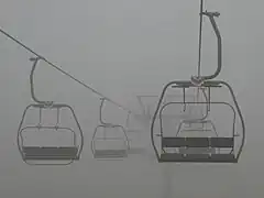 Telesilla con niebla. Valdesquí.